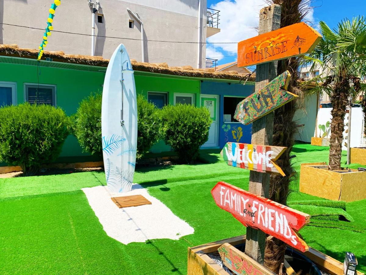 הוסטל Casa Barbie קוסטינסטי מראה חיצוני תמונה