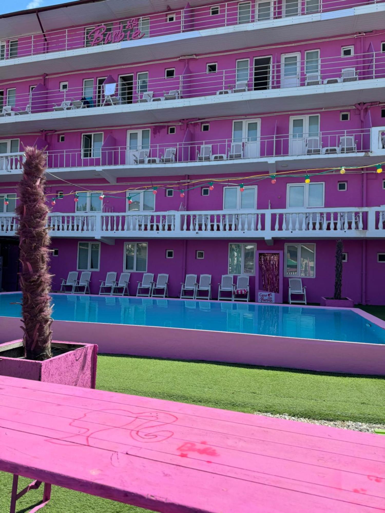 הוסטל Casa Barbie קוסטינסטי מראה חיצוני תמונה