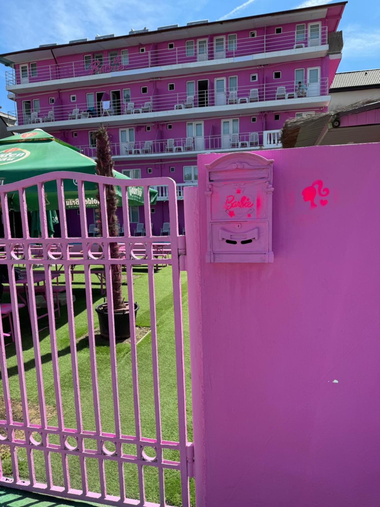 הוסטל Casa Barbie קוסטינסטי מראה חיצוני תמונה