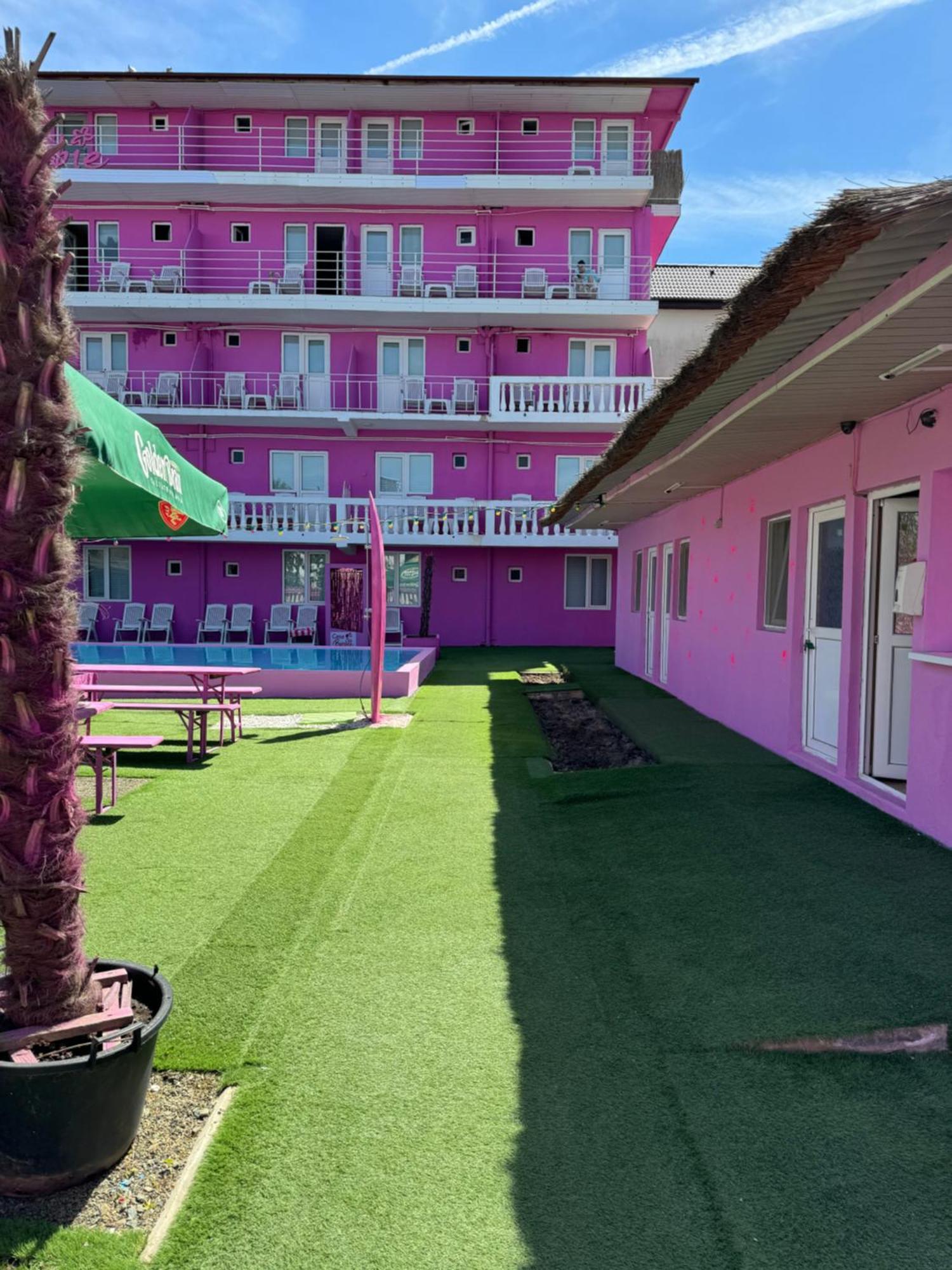 הוסטל Casa Barbie קוסטינסטי מראה חיצוני תמונה