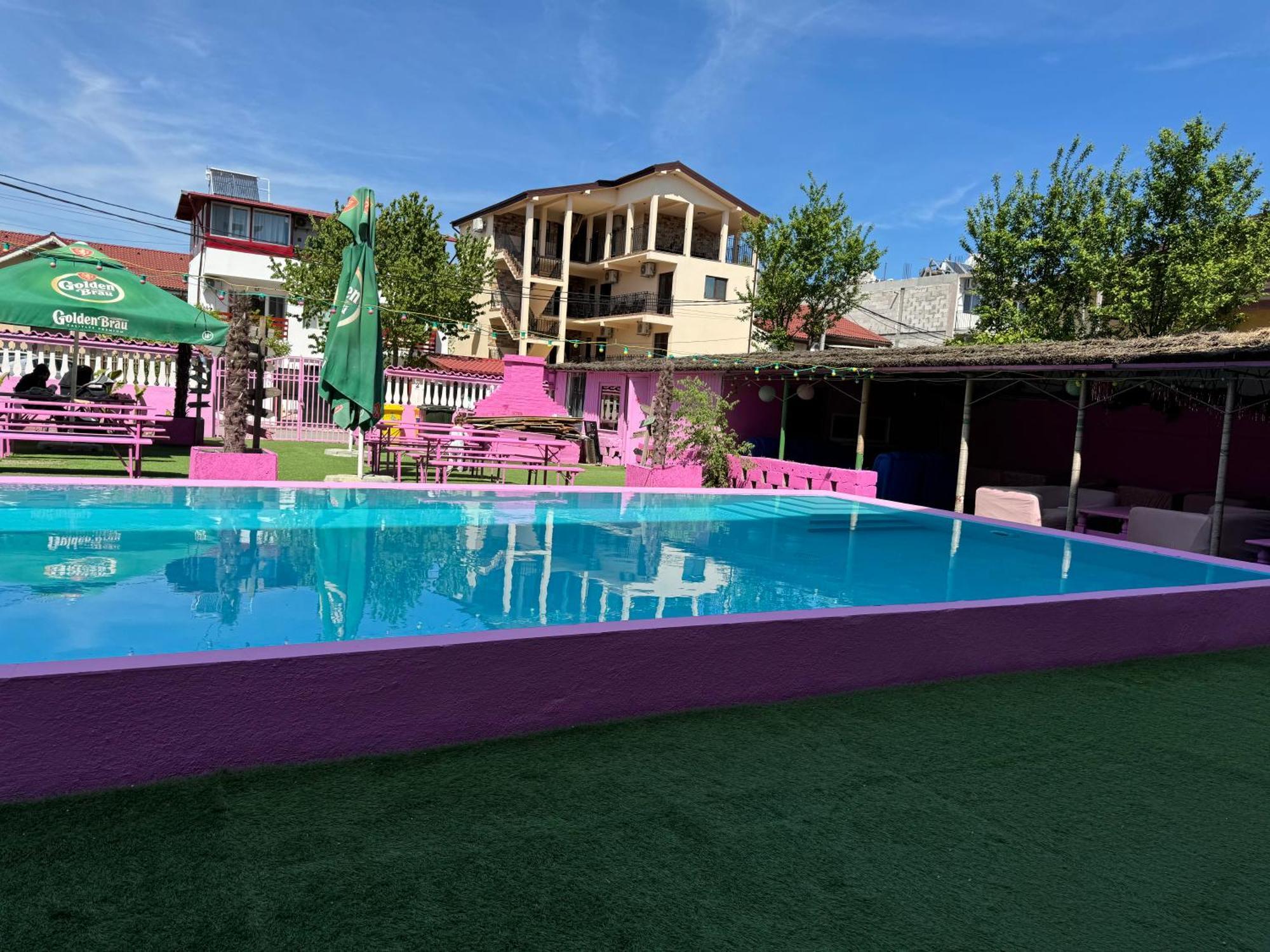 הוסטל Casa Barbie קוסטינסטי מראה חיצוני תמונה