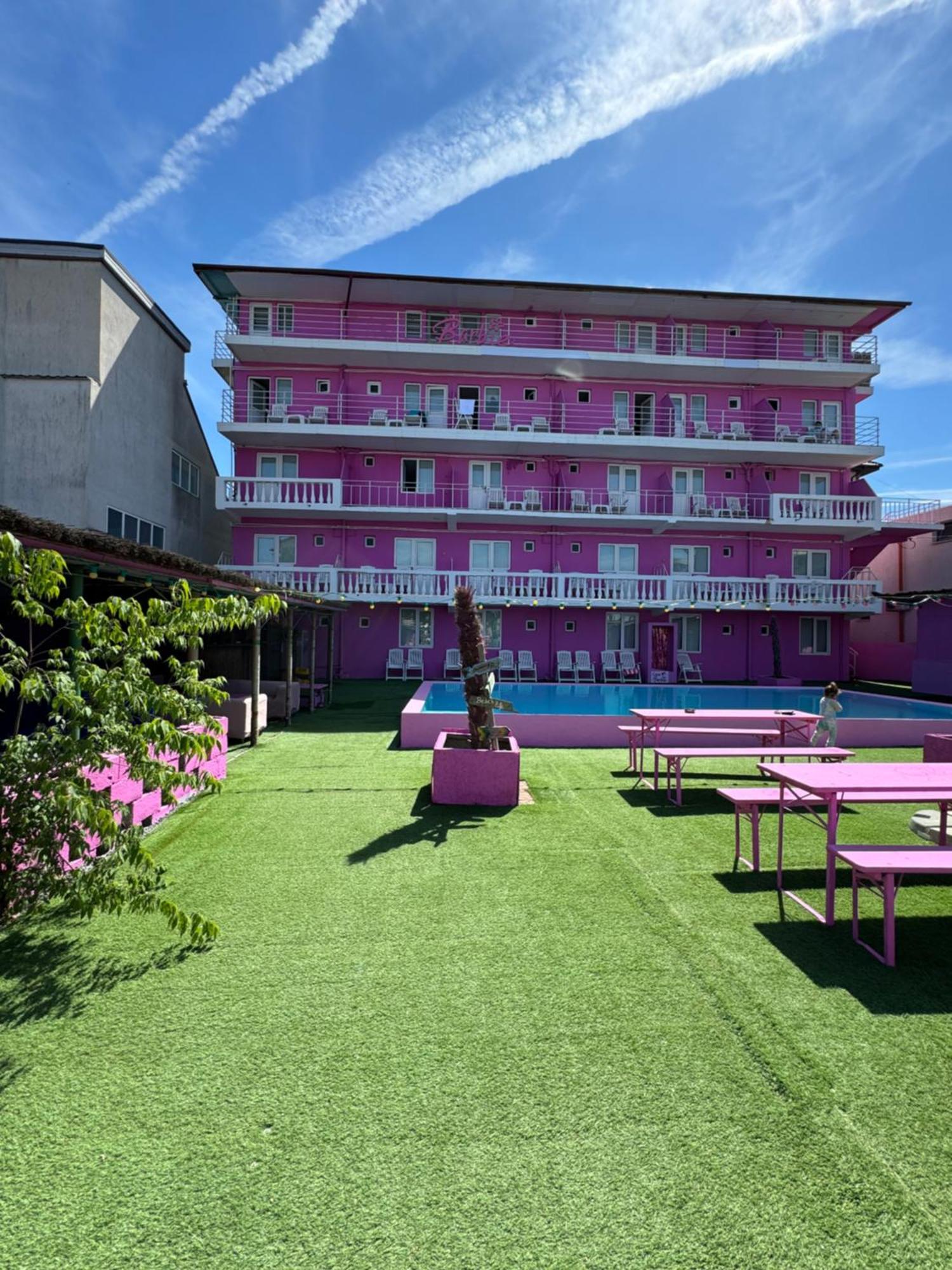 הוסטל Casa Barbie קוסטינסטי מראה חיצוני תמונה