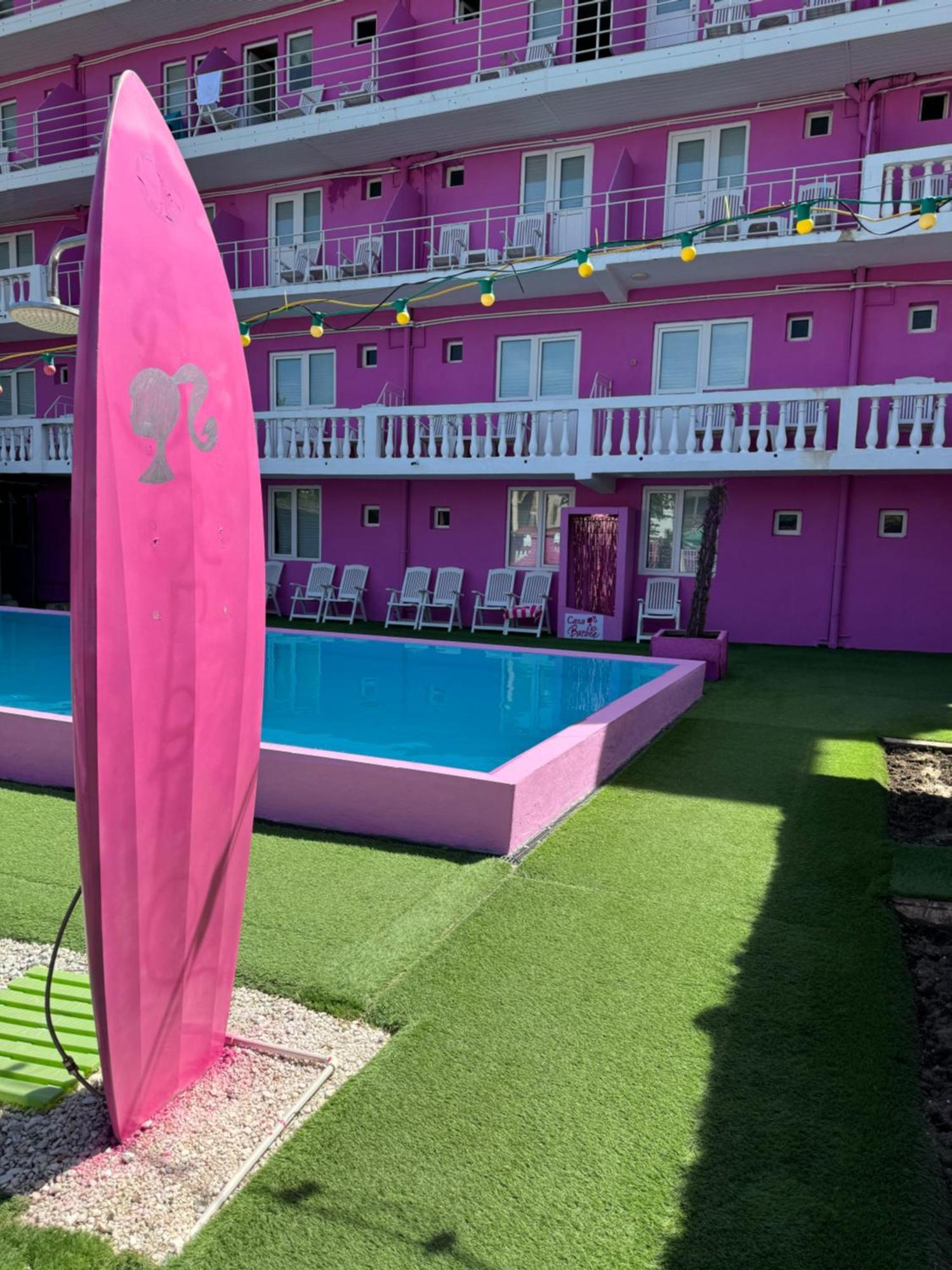 הוסטל Casa Barbie קוסטינסטי מראה חיצוני תמונה