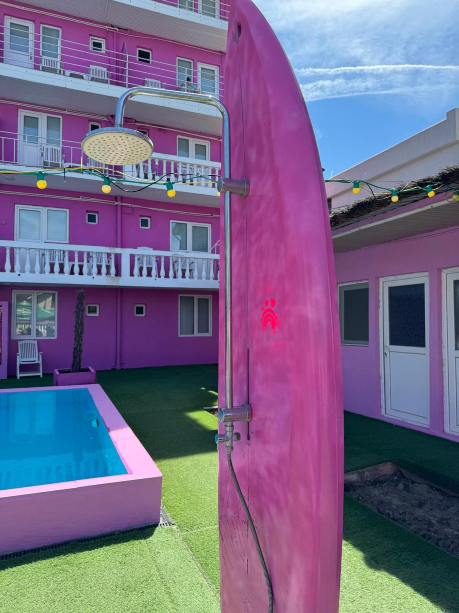 הוסטל Casa Barbie קוסטינסטי מראה חיצוני תמונה