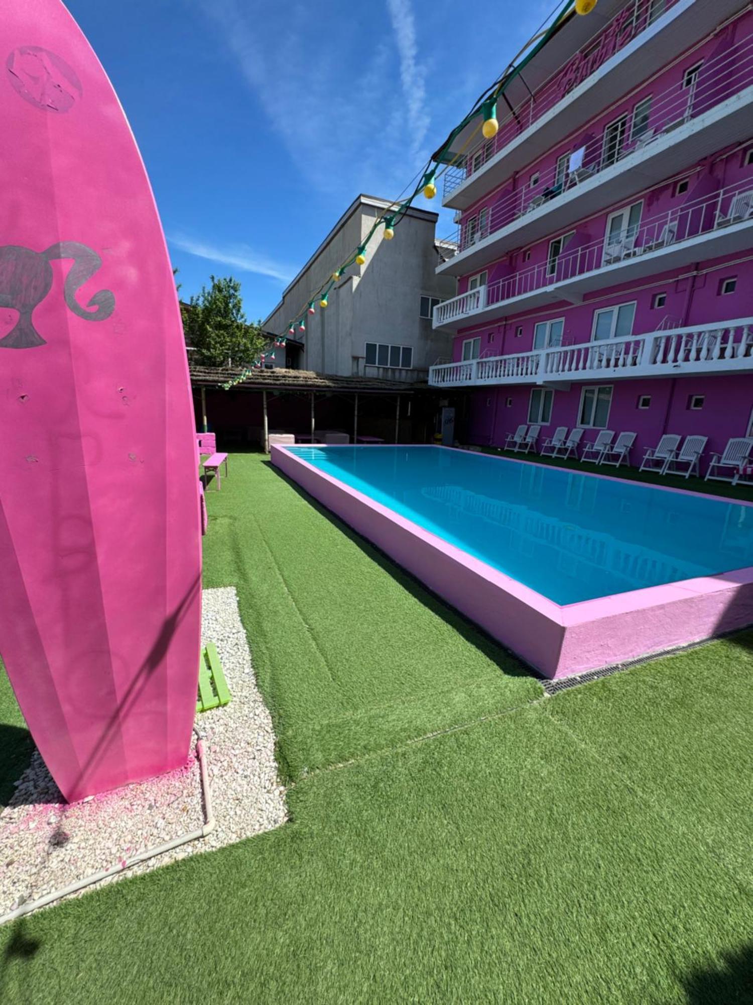 הוסטל Casa Barbie קוסטינסטי מראה חיצוני תמונה