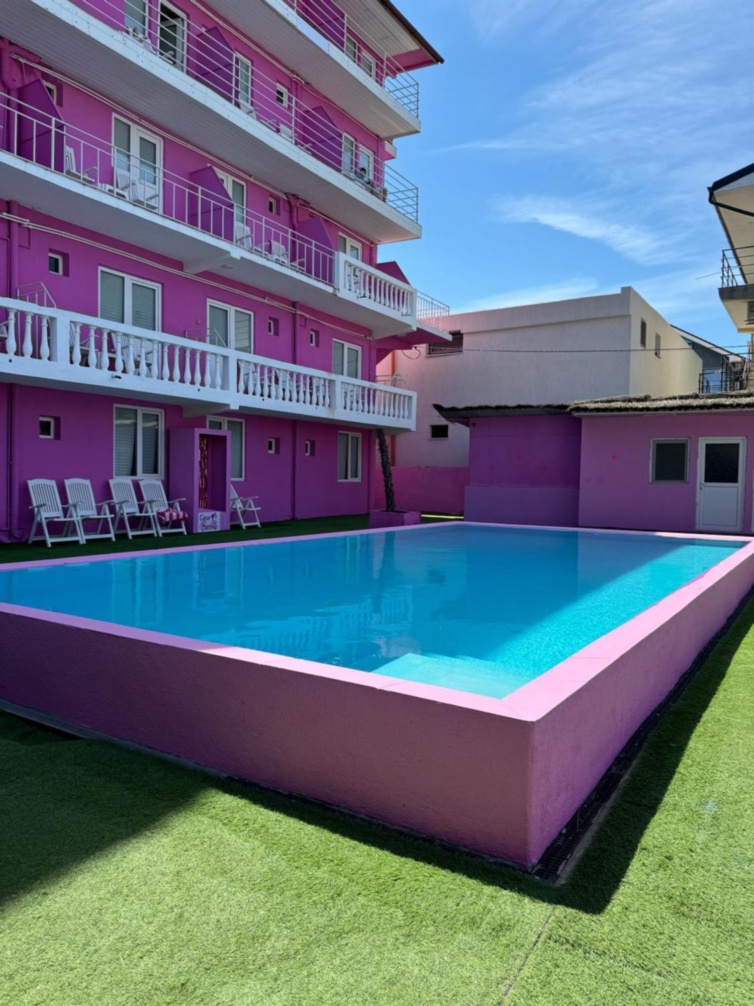 הוסטל Casa Barbie קוסטינסטי מראה חיצוני תמונה